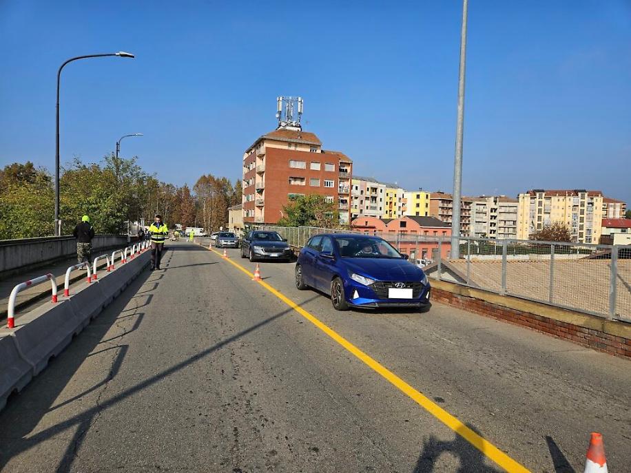 Traffico primo giorno lavori sul ponte Ogerio di corso Savona ad Asti