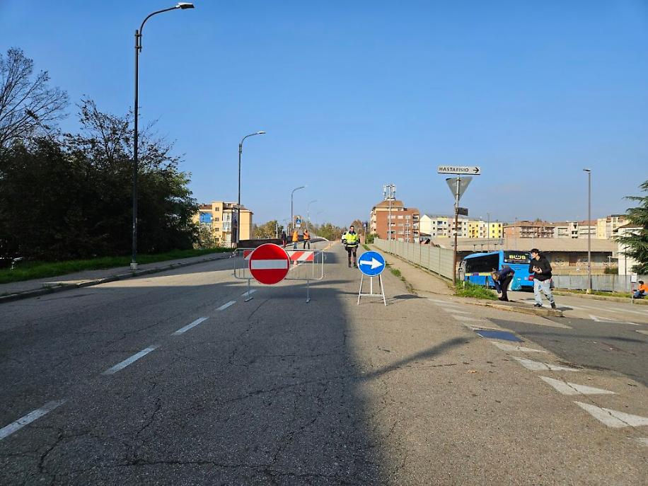 Traffico primo giorno lavori sul ponte Ogerio di corso Savona ad Asti