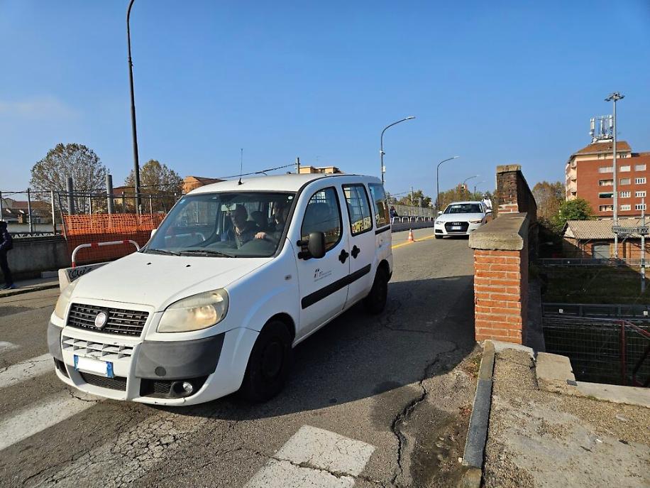 Traffico primo giorno lavori sul ponte Ogerio di corso Savona ad Asti