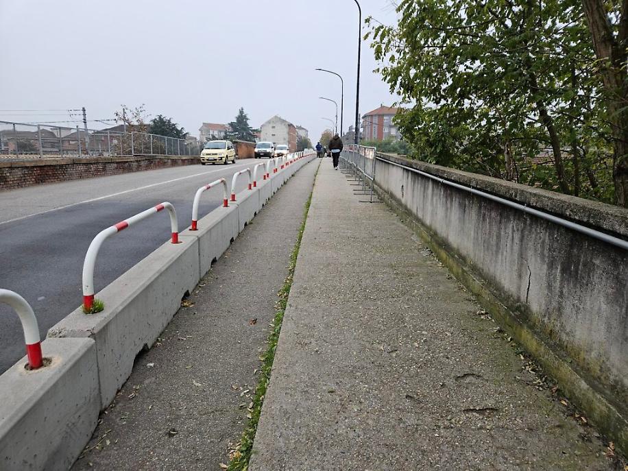 Traffico primo giorno lavori sul ponte Ogerio di corso Savona ad Asti