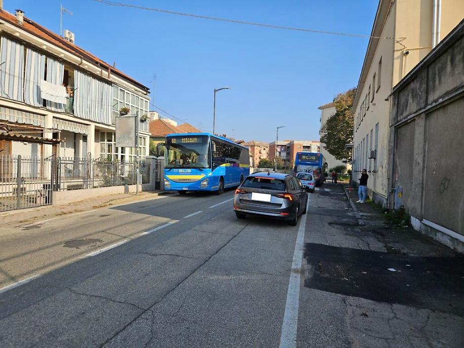 Traffico primo giorno lavori sul ponte Ogerio di corso Savona ad Asti