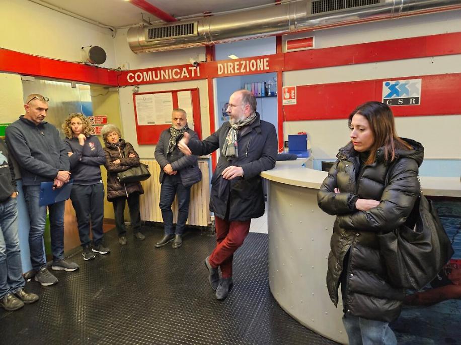 Rasero in piscina con le associaizoni