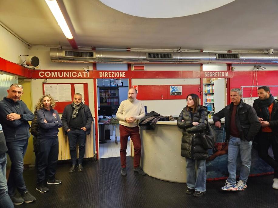 Rasero in piscina con le associaizoni