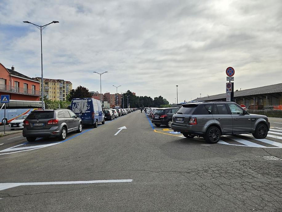 Cartelli Fs parcheggio gratuito al Babilano