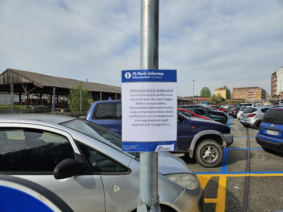 Cartelli Fs parcheggio gratuito al Babilano