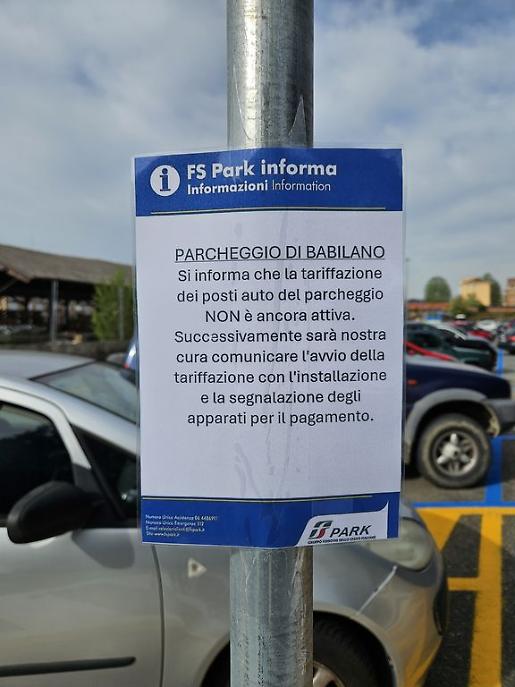 Cartelli Fs parcheggio gratuito al Babilano