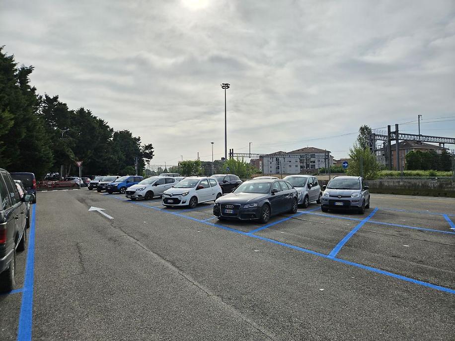 Cartelli Fs parcheggio gratuito al Babilano