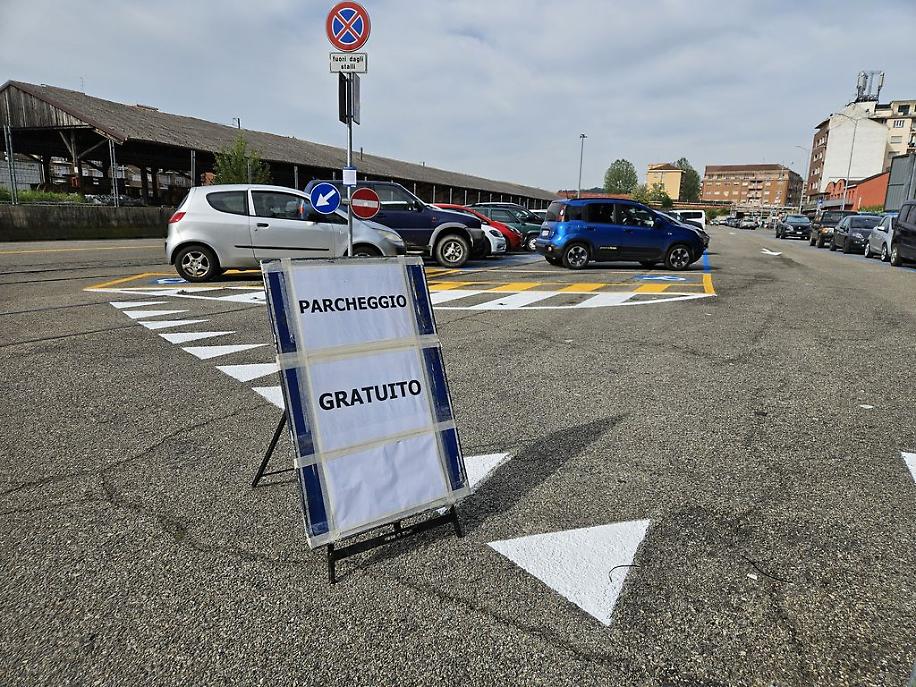 Cartelli Fs parcheggio gratuito al Babilano