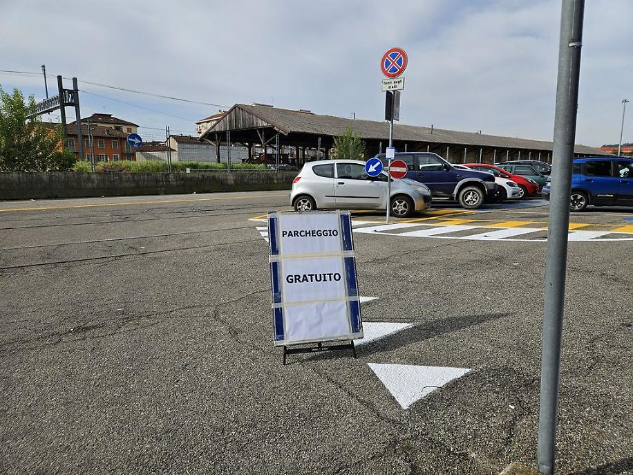 Cartelli Fs parcheggio gratuito al Babilano