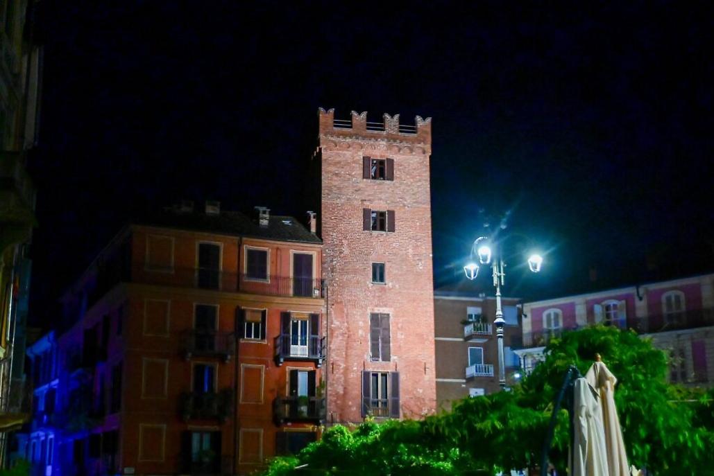 Torri medievali illuminate con i led ad Asti