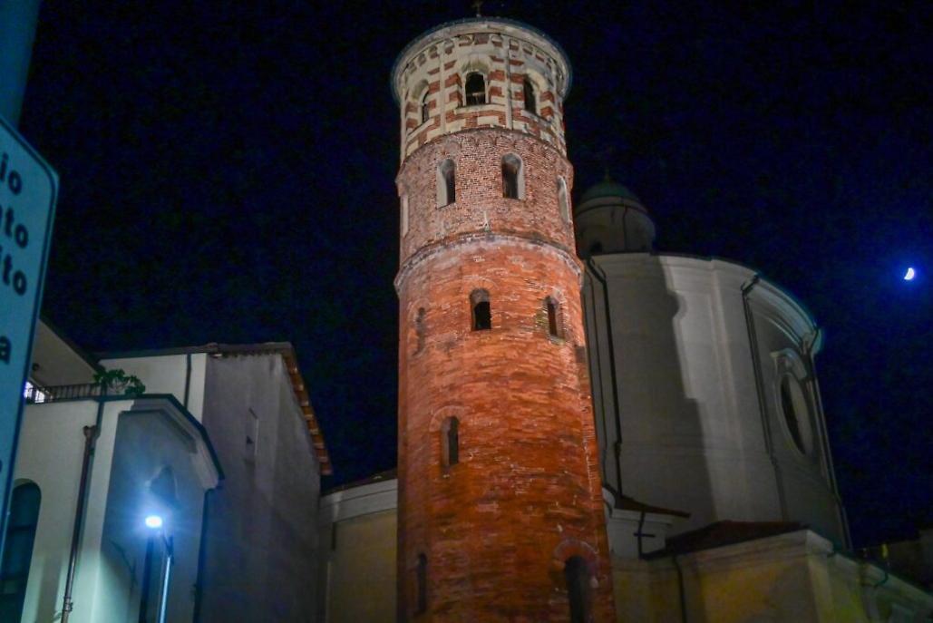Torri medievali illuminate con i led ad Asti