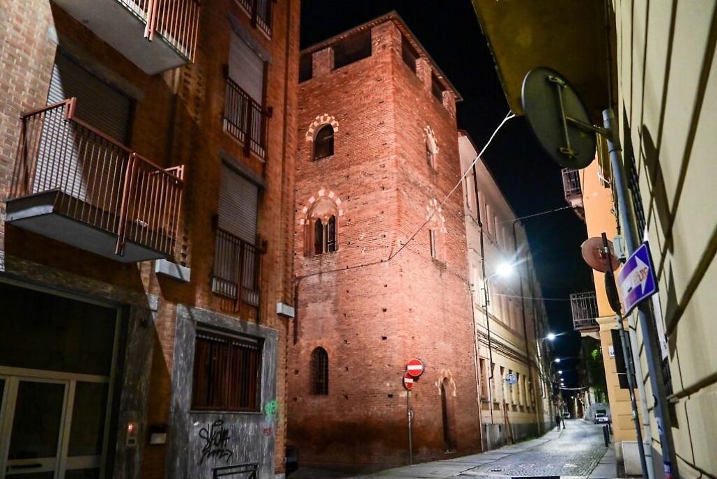 Torri medievali illuminate con i led ad Asti