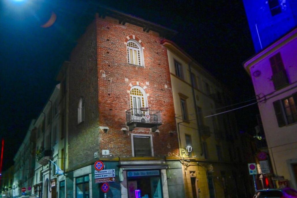 Torri medievali illuminate con i led ad Asti