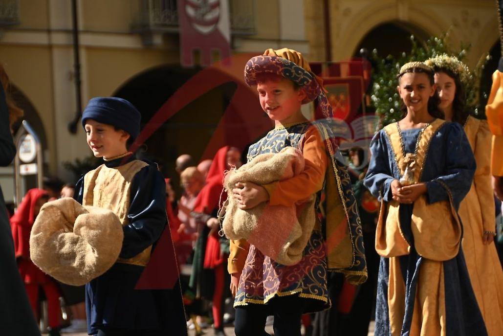 Corteo storico dei bambini palio di asti risultato