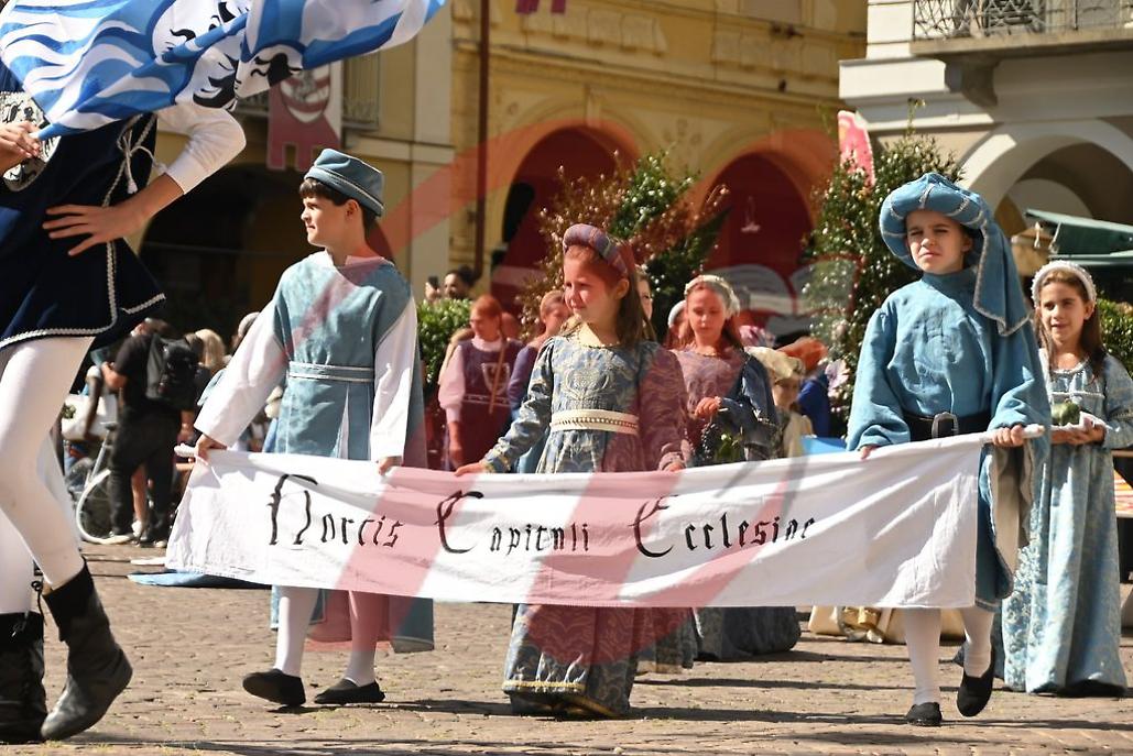 Corteo storico dei bambini palio di asti risultato