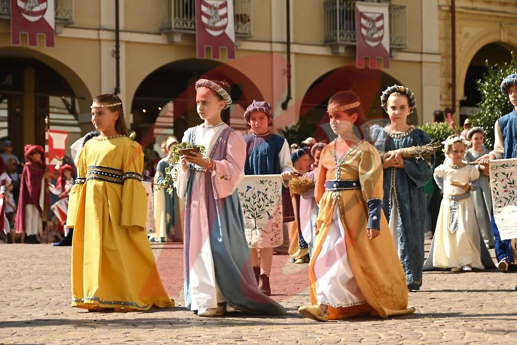 Corteo storico dei bambini palio di asti risultato