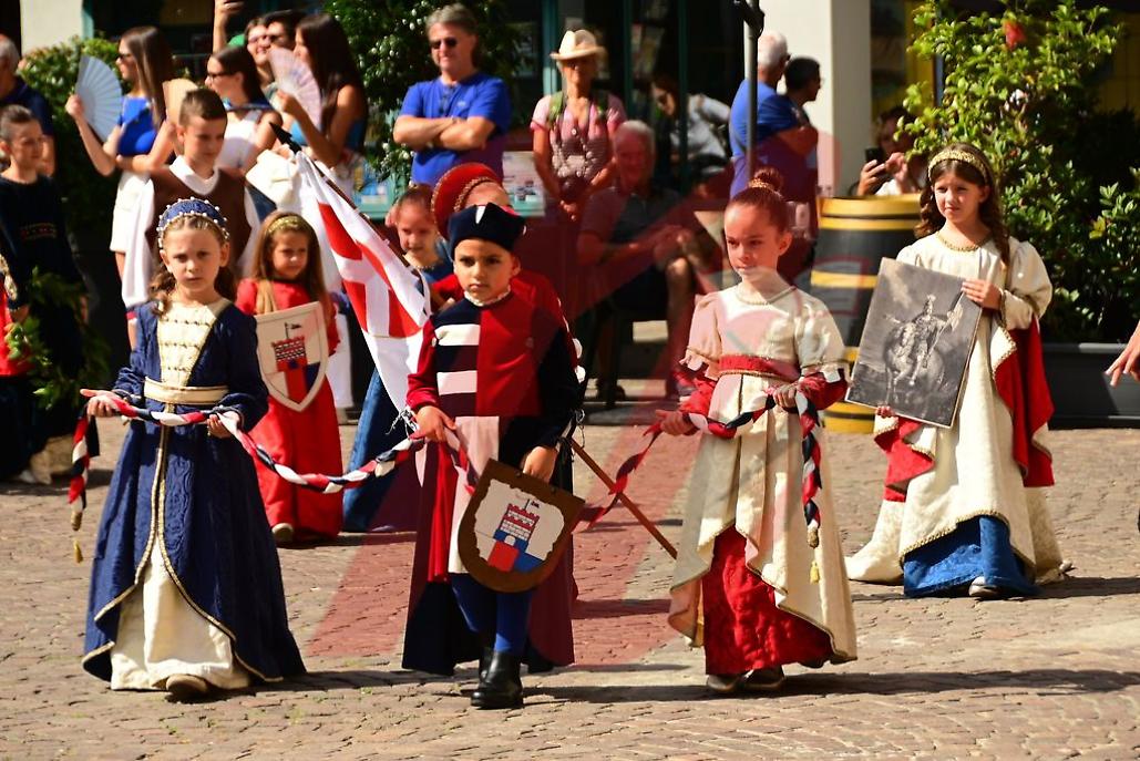 Corteo storico dei bambini palio di asti risultato