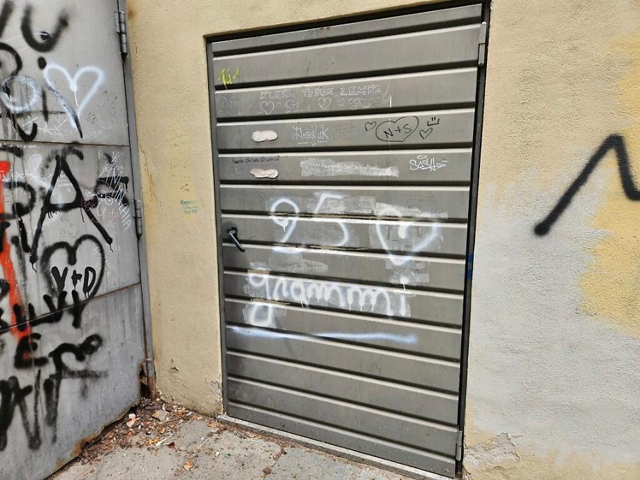 Graffiti al teatro alfieri