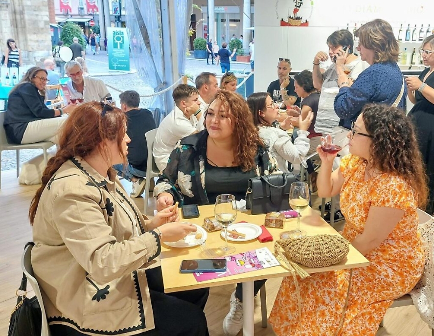 WhatsApp Image at AM ()