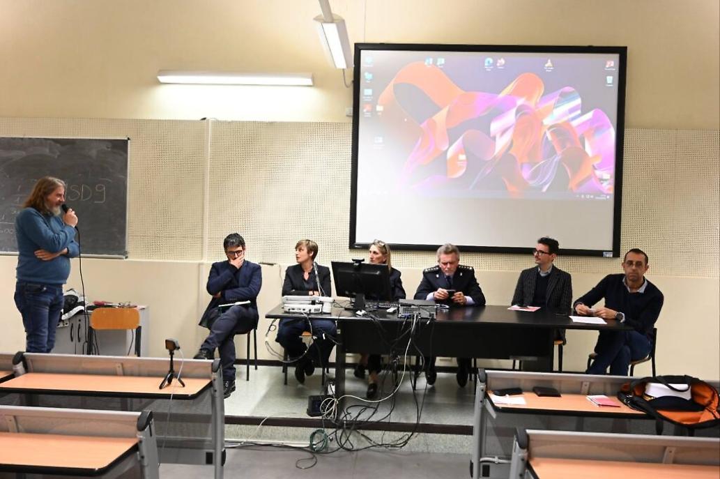 Convegno sul superamento del campo rom di via Guerra