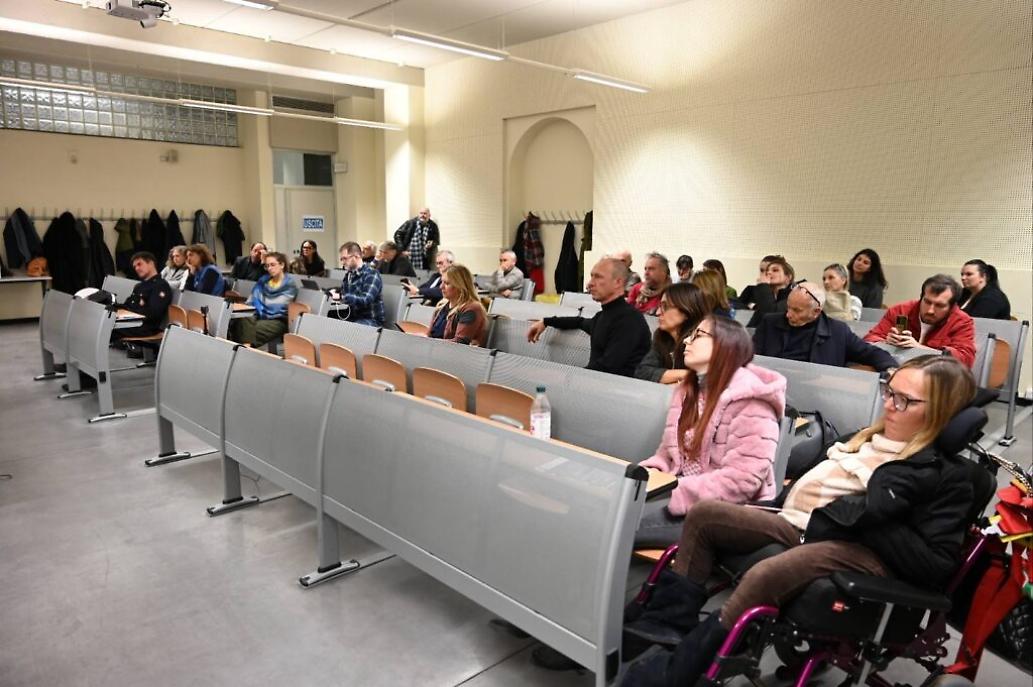 Convegno sul superamento del campo rom di via Guerra