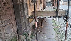 Calcinacci del cornicione di Palazzo Gazelli