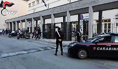 Asti, "giochicciava" in classe con un coltellino serramanico: intervengono i carabinieri
