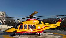 Ogni tre giorni arriva una squadra di soccorritori dal cielo