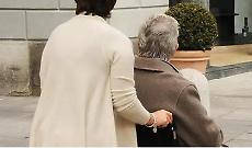 Badante infedele viene arrestata all'uscita dal processo che la riguarda