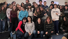 Il regista Giuseppe Piccioni guida gli studenti dentro "Zvan&igrave;", il film su Giovanni Pascoli