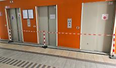 I tre ascensori guasti all'interno dell'ospedale Massaia