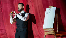 "Prodigi": dal campione di multitasking al genio degli scacchi, ecco le menti straordinarie portate in scena da Vanni De Luca