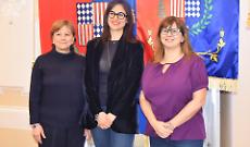 Una lezione pratica sulle manovre salvavita per bambini e adulti