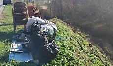 L'Asp ripulisce il ciglio della strada occupato dallo "svuotino" di primavera