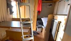 L'interno del camper svaligiato