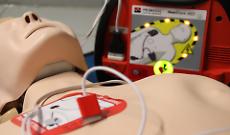 Al Lidl di Asti un 41enne salvato da un arresto cardiaco: rianimazione e defibrillatore gli salvano la vita