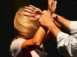 Donna sequestrata e violentata in uno scantinato: due arresti