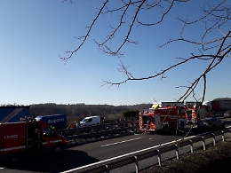 Bombole esplose in autostrada: 2 ore di blocco del traffico