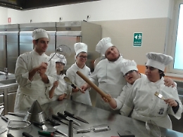 Ragazzi disabili futuri barman e cuochi