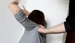 Coppia aggredita dai vicini di casa