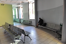 Sala d'attesa al Movicentro: sar&agrave; il barista a garantire la sicurezza?