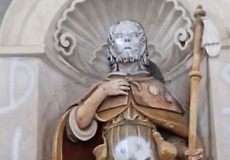 Scritte blasfeme a Grana: tre giovani denunciati