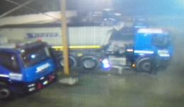 Banda di ladri per rubare i camion: uno di loro perde i documenti nella fuga