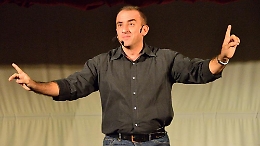 Comici di Zelig e Colorado per ricordare il sorriso di Edoardo