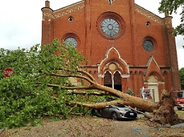 Due trombe d'aria abbattute sulla citt&agrave;: Asti in ginocchio