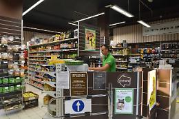 Rapina in pieno giorno al Carrefour di corso Savona