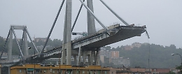 Crollo del ponte a Genova: sul posto anche i vigili del fuoco di Asti
