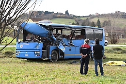 Asti: condannato il camionista che "falci&ograve;" l'autobus sul quale morirono autista e passeggera