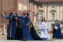 A quindici giorni di distanza riviviamo l'emozione della sfilata del Palio