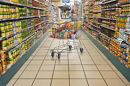 Domenica senza spesa: opinioni contrastanti ad Asti